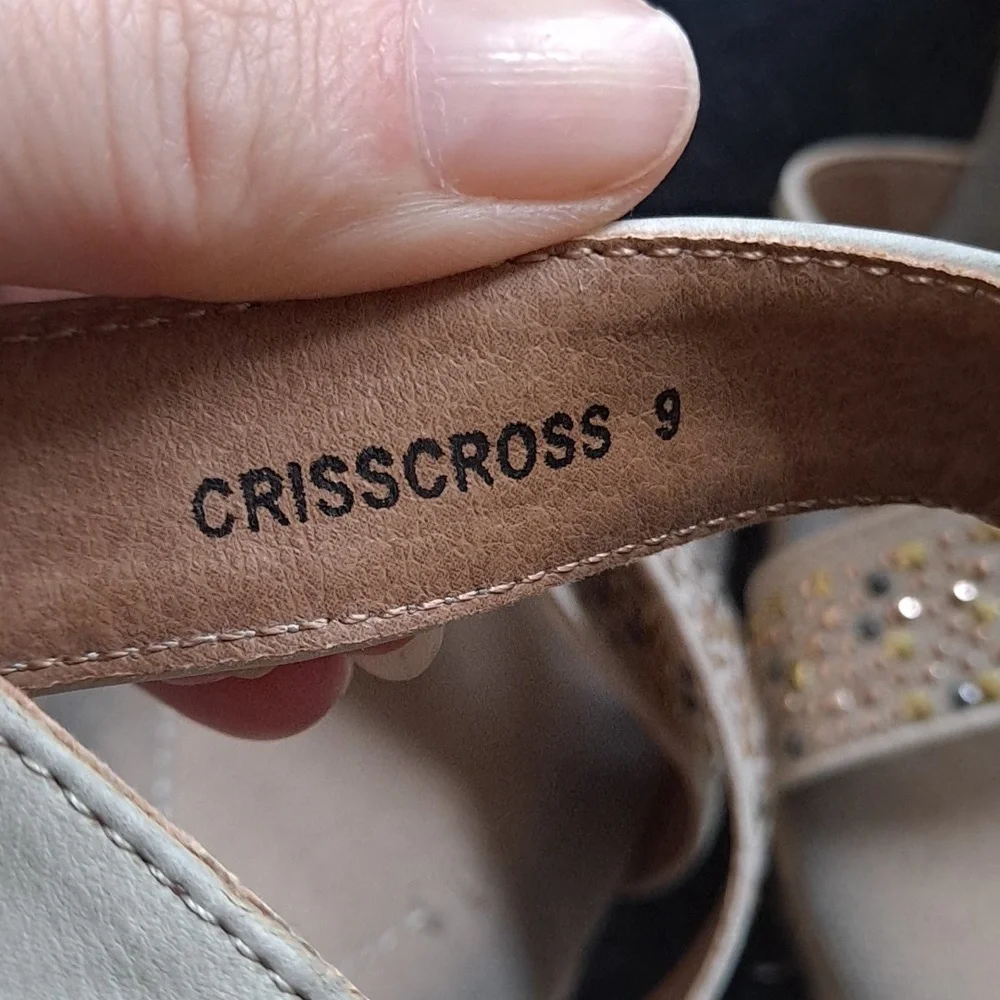 Corkys Tan Nude Beige Studded Wedge Espadrille Criss Cross Sandals sz9